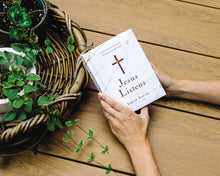 Jesus Listens: Daily Devotional Prayers of Peace, Joy, and Hope (A 365-Day Prayer Book)